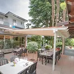 Lodge, Pool & Garden Retreat