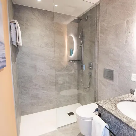 Lodge, Pool & Garden Retreat