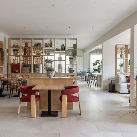 Hotel Lodge, Pool & Garden Retreat 3*