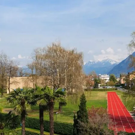 Lodge, Pool & Garden Retreat Hotel