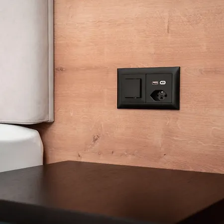 Lodge, Pool & Garden Retreat Szálloda Ascona