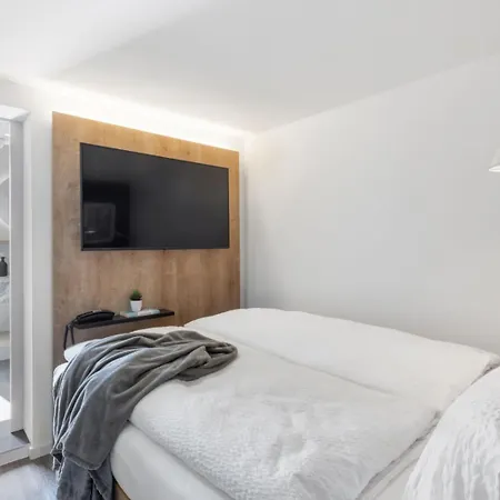 Lodge, Pool & Garden Retreat 3* Ascona