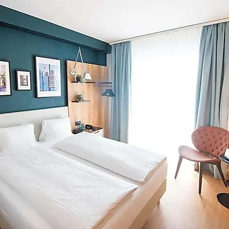 Lodge, Pool & Garden Retreat Hotel