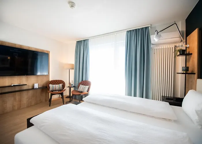 Lodge, Pool & Garden Retreat