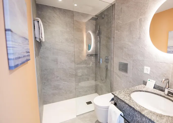 Lodge, Pool & Garden Retreat