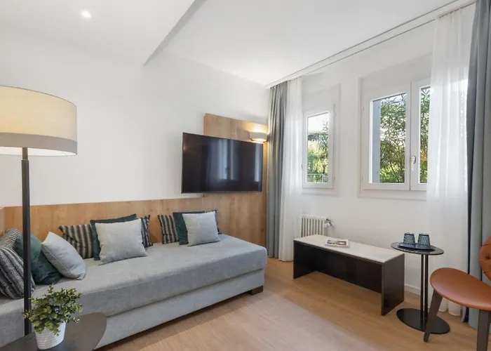 Lodge, Pool & Garden Retreat 3*