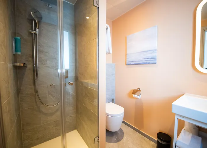 Lodge, Pool & Garden Retreat Hotel