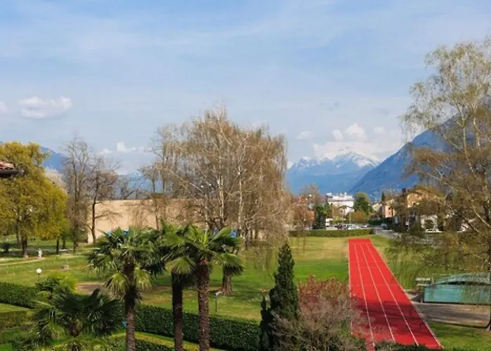 Lodge, Pool & Garden Retreat Hotel