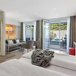 Lodge, Pool & Garden Retreat 酒店