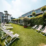 酒店 Lodge, Pool & Garden Retreat 3*