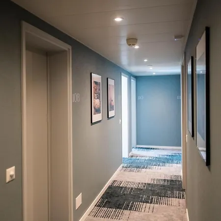 Hotel Lodge, Pool & Garden Retreat