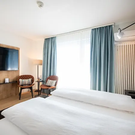 Lodge, Pool & Garden Retreat