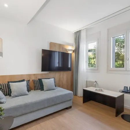 Lodge, Pool & Garden Retreat 3*