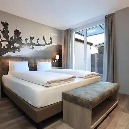 Lodge, Pool & Garden Retreat Hotel